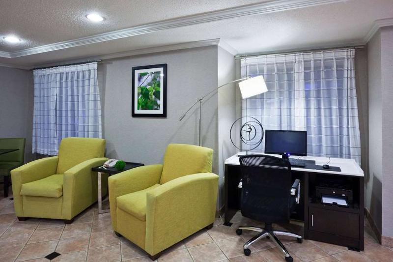 Hotel La Quinta By Wyndham Cleveland Macedonia Exterior foto